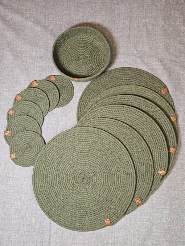 Combo Verde Musgo Individuales + Posavasos + Cesta Artesanal