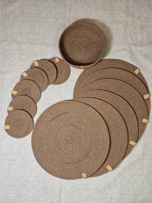 Combo Marrón Argentino Individuales + Posavasos + Cesta Artesanal